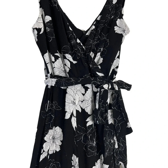 Aqua Black and White Floral Jumpsuit Size Small Draped V Neck Sleeveless Pants - Picture 7 of 10